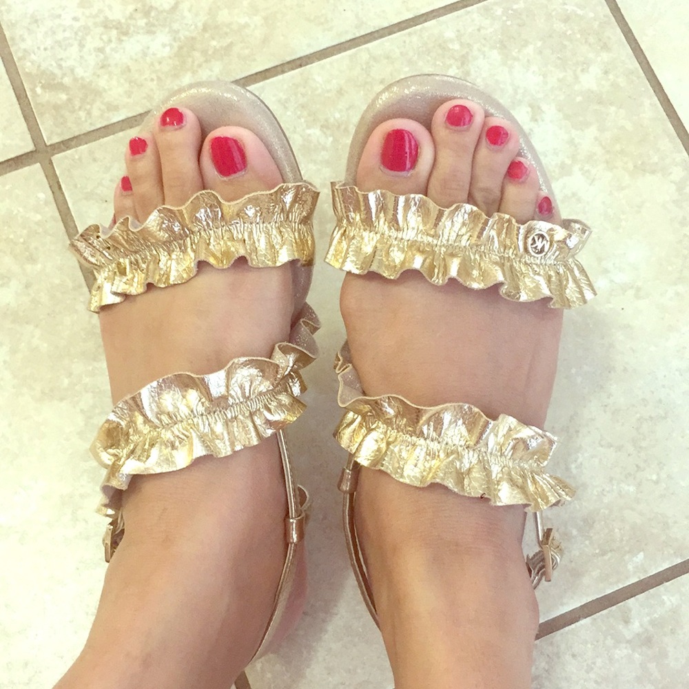 MK Gold Sandals (4Y) but fits can (size 5)